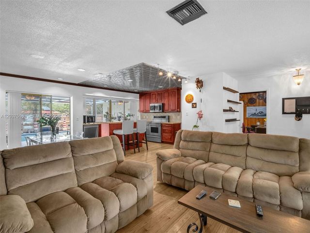 1911 N 53rd Ave, Hollywood, FL 33021