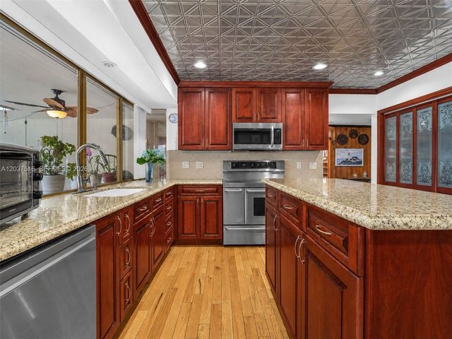 1911 N 53rd Ave, Hollywood, FL 33021