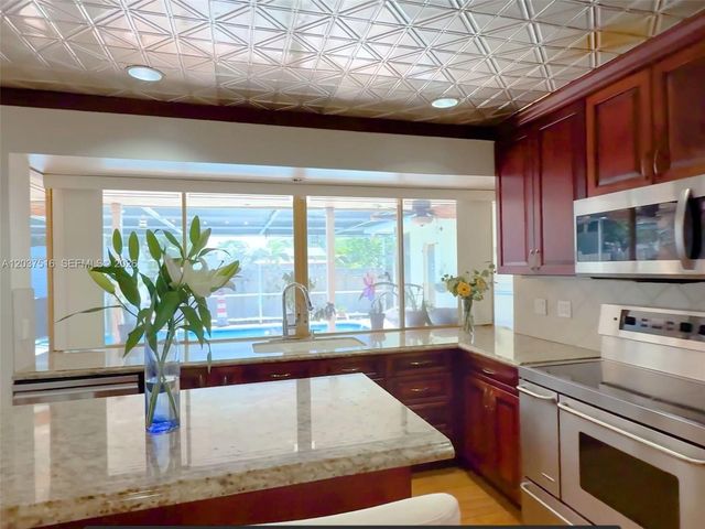 1911 N 53rd Ave, Hollywood, FL 33021