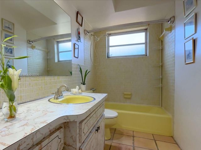 1911 N 53rd Ave, Hollywood, FL 33021