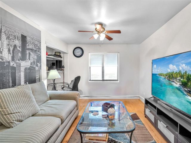 1911 N 53rd Ave, Hollywood, FL 33021