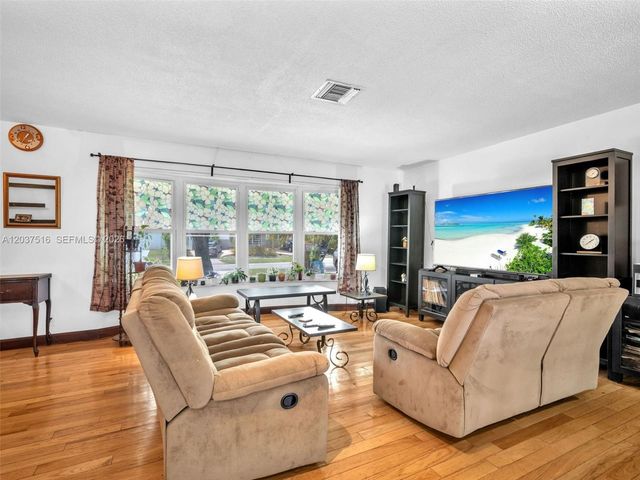 1911 N 53rd Ave, Hollywood, FL 33021