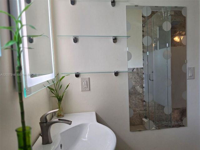 1911 N 53rd Ave, Hollywood, FL 33021