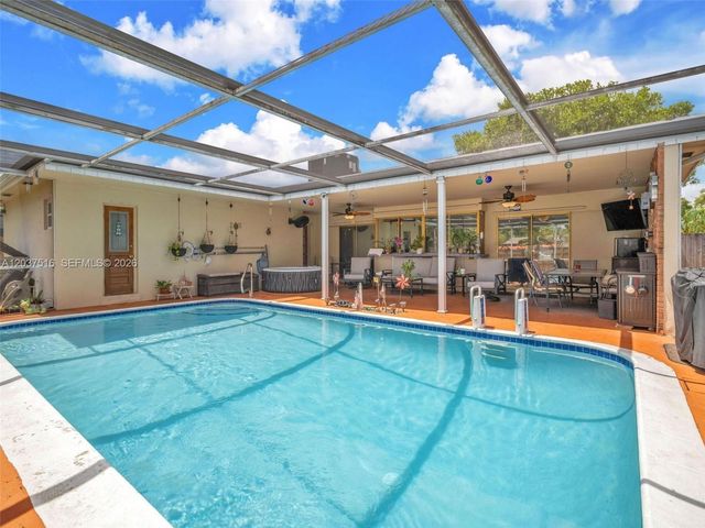 1911 N 53rd Ave, Hollywood, FL 33021
