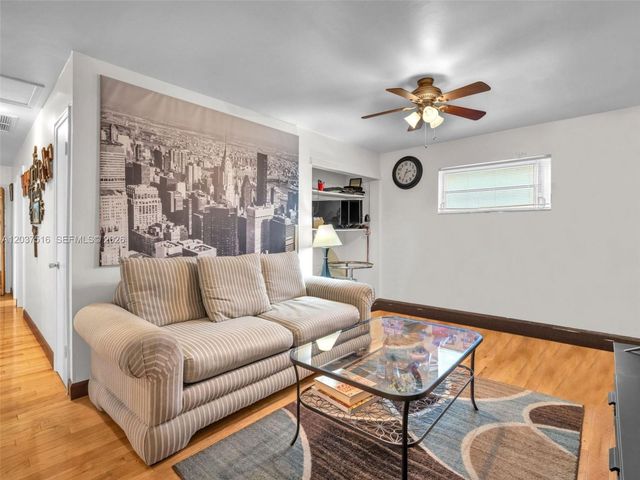 1911 N 53rd Ave, Hollywood, FL 33021