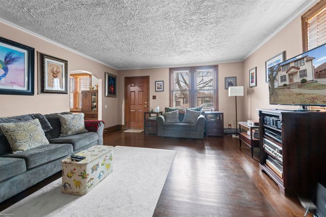 22437 Milner Street, St Clair Shores, MI 48081