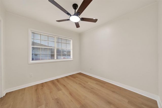 907 S 3rd Street, La Porte, TX 77571