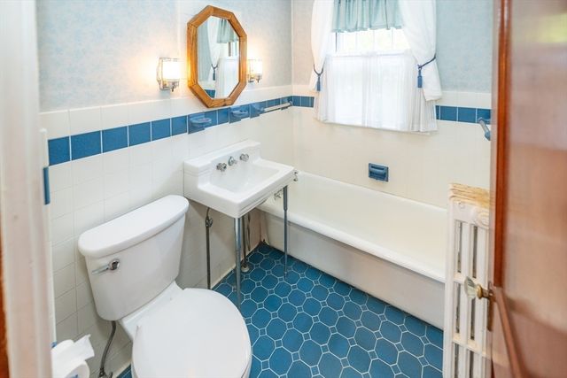 10 White St, Quincy, MA 02169