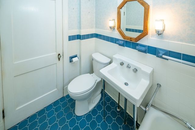 10 White St, Quincy, MA 02169