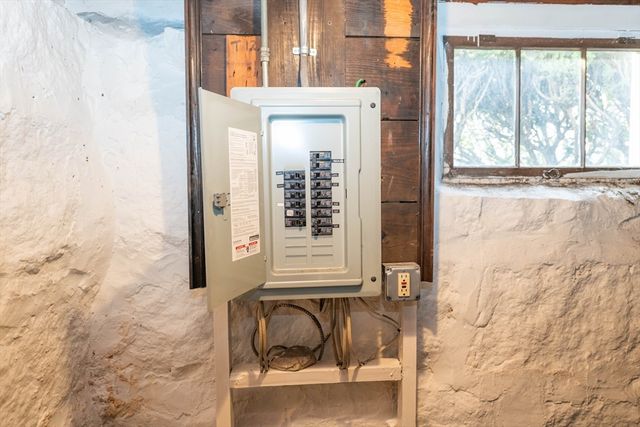 10 White St, Quincy, MA 02169