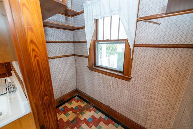 10 White St, Quincy, MA 02169