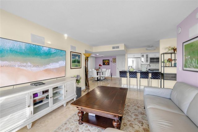 3232 SW 22nd Ter 501, Miami, FL 33145