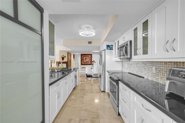 3232 SW 22nd Ter 501, Miami, FL 33145