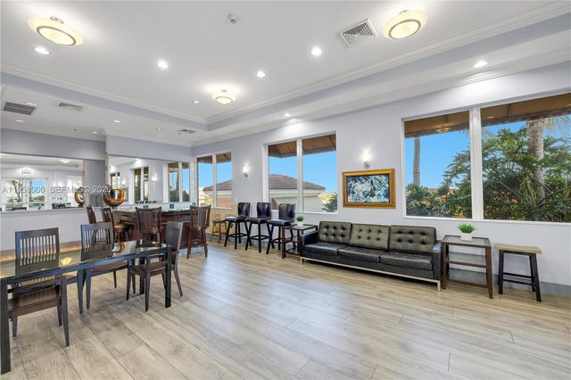 3232 SW 22nd Ter 501, Miami, FL 33145