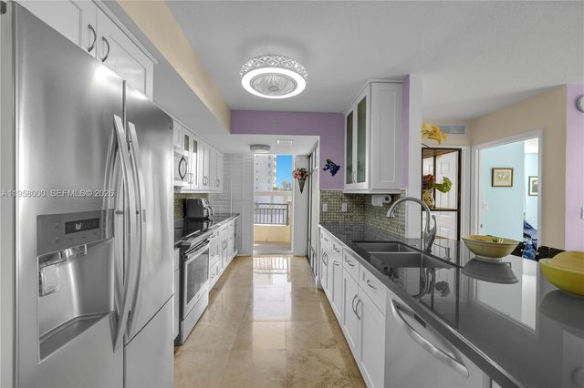 3232 SW 22nd Ter 501, Miami, FL 33145