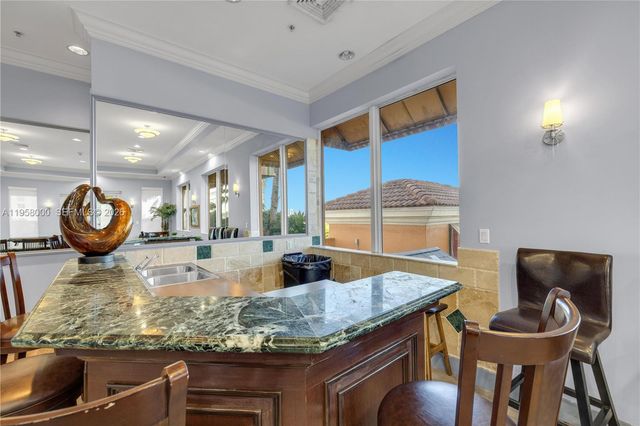 3232 SW 22nd Ter 501, Miami, FL 33145