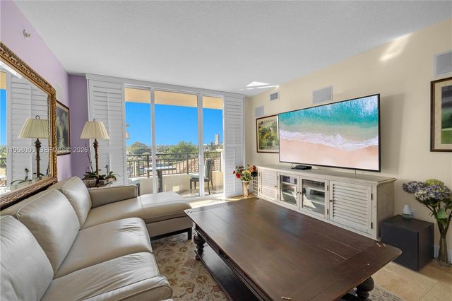 3232 SW 22nd Ter 501, Miami, FL 33145