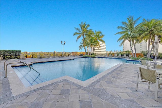 3232 SW 22nd Ter 501, Miami, FL 33145