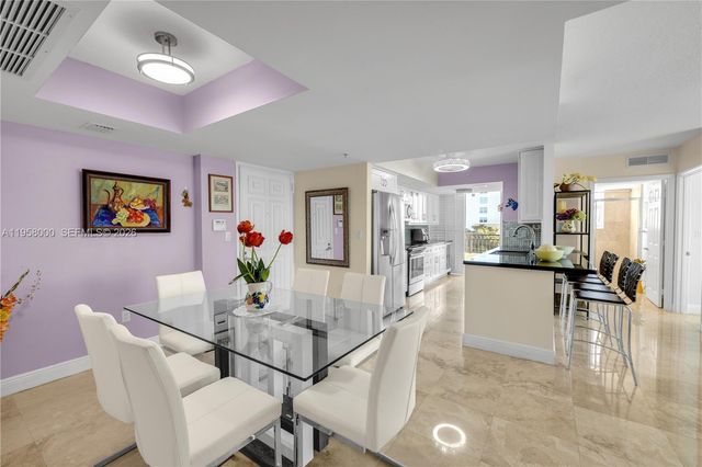 3232 SW 22nd Ter 501, Miami, FL 33145