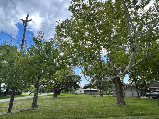 14414 2nd Street Street, Santa Fe, TX 77517