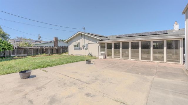 1808 Elder Ln, Modesto, CA 95355