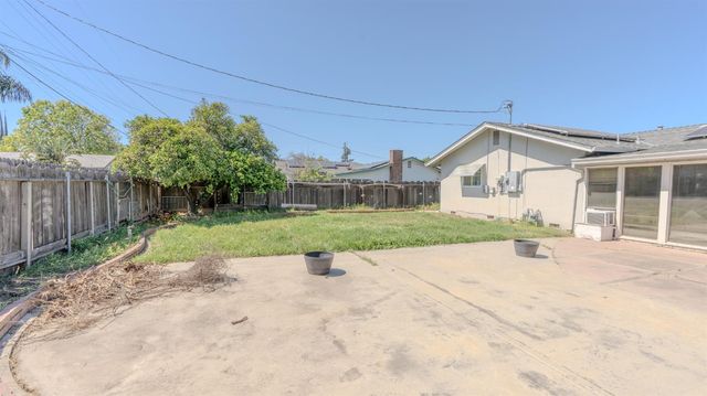 1808 Elder Ln, Modesto, CA 95355