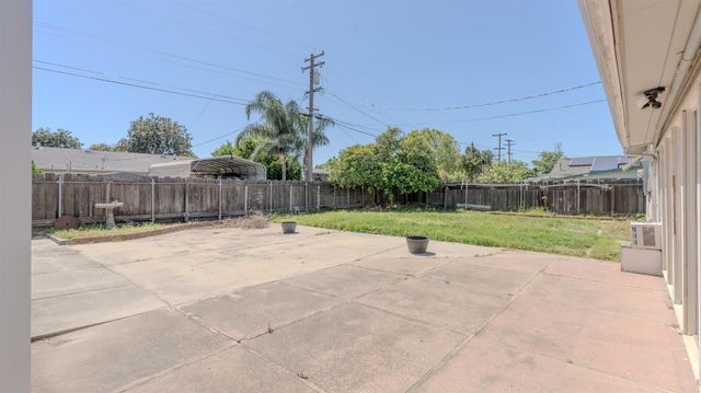 1808 Elder Ln, Modesto, CA 95355