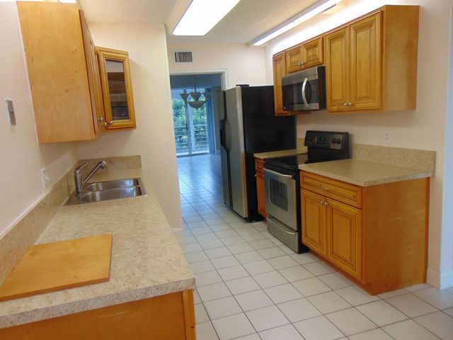 3286 Arcara Way 413, Greenacres, FL 33467