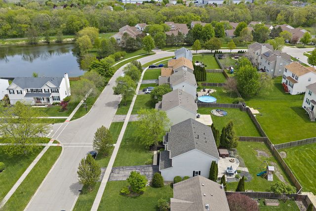 142 Meadows Drive, Gilberts, IL 60136