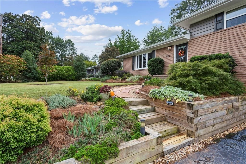 3075 Vandiver Drive, Marietta, GA 30066