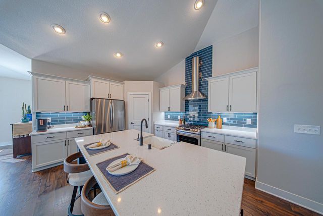 1533 Fay LANE, Oconomowoc, WI 53066