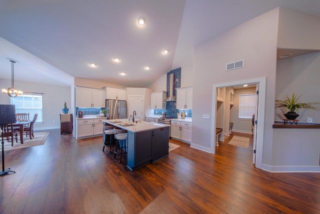 1533 Fay LANE, Oconomowoc, WI 53066