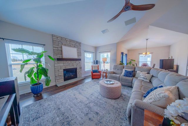 1533 Fay LANE, Oconomowoc, WI 53066