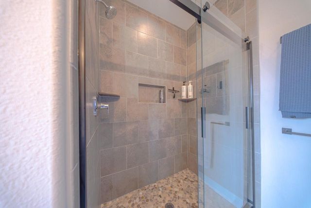 1533 Fay LANE, Oconomowoc, WI 53066