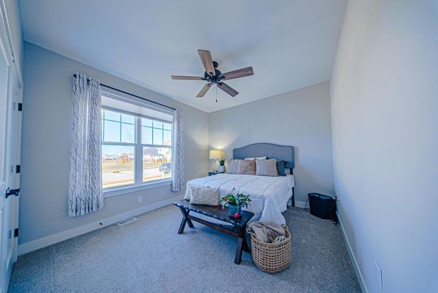 1533 Fay LANE, Oconomowoc, WI 53066