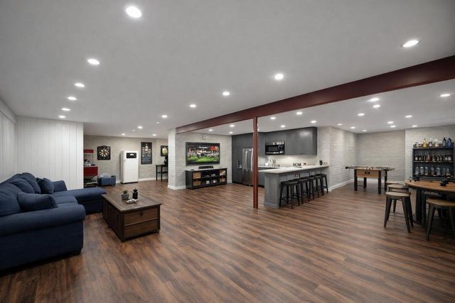 1533 Fay LANE, Oconomowoc, WI 53066