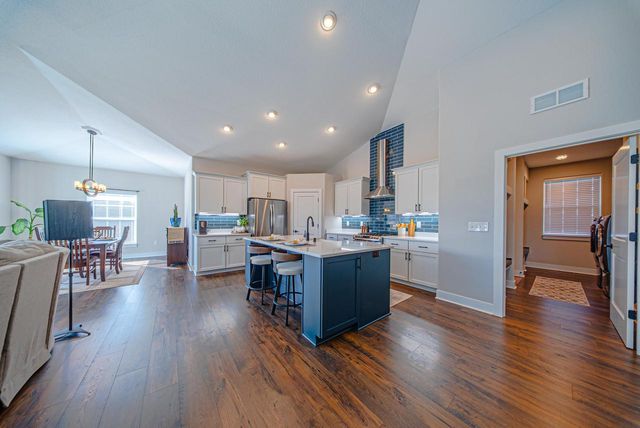 1533 Fay LANE, Oconomowoc, WI 53066