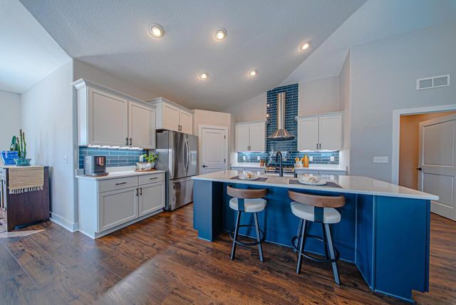 1533 Fay LANE, Oconomowoc, WI 53066