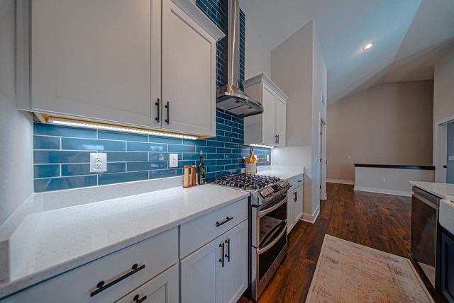 1533 Fay LANE, Oconomowoc, WI 53066