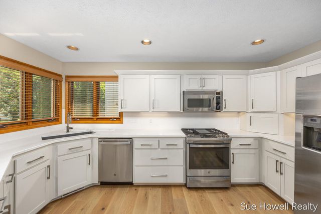 4158 Peshtigo Court SW, Grandville, MI 49418