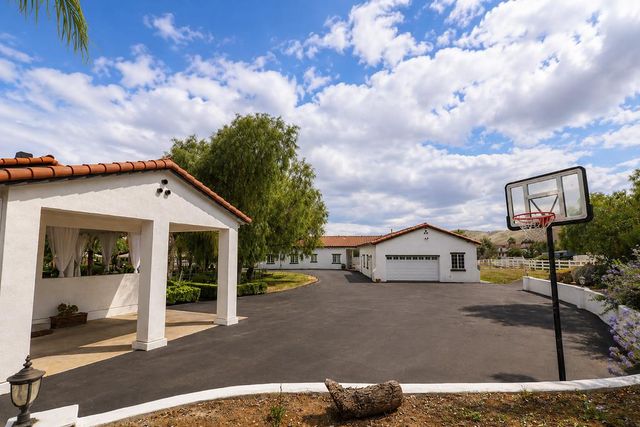 1150 Stony Brook Drive, Hollister, CA 95023