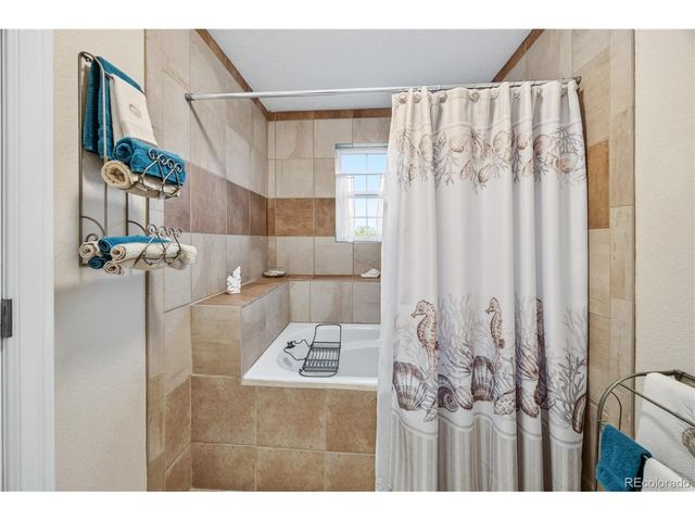 10281 Foxfire St, Longmont, CO 80504