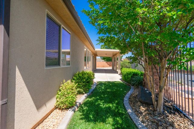 1574 E SUGAR PLUMB LN, Washington, UT 84780