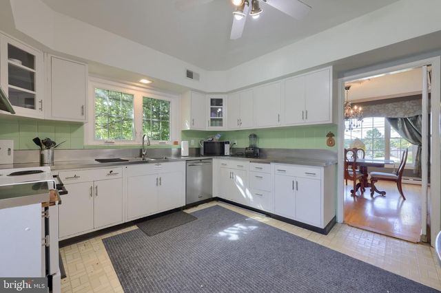 19 W KING ST, Ephrata, PA 17522