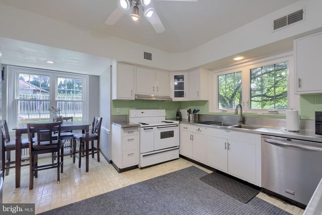 19 W KING ST, Ephrata, PA 17522