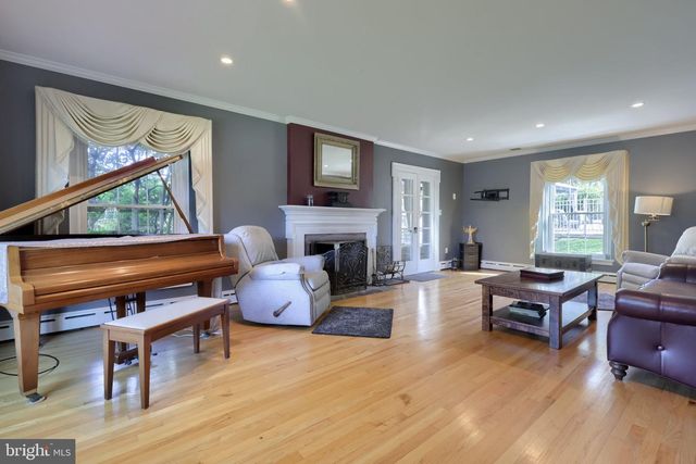 19 W KING ST, Ephrata, PA 17522