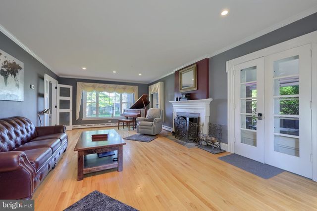 19 W KING ST, Ephrata, PA 17522