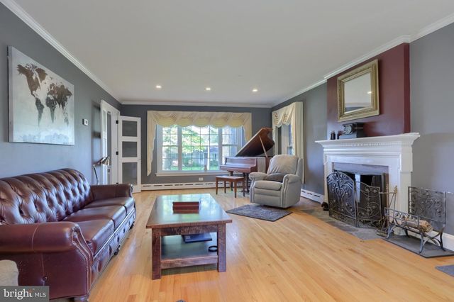 19 W KING ST, Ephrata, PA 17522
