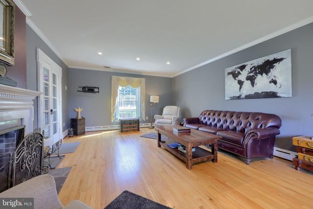 19 W KING ST, Ephrata, PA 17522
