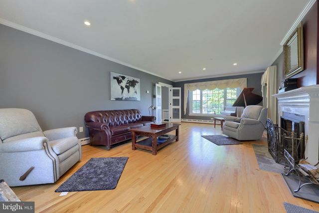 19 W KING ST, Ephrata, PA 17522